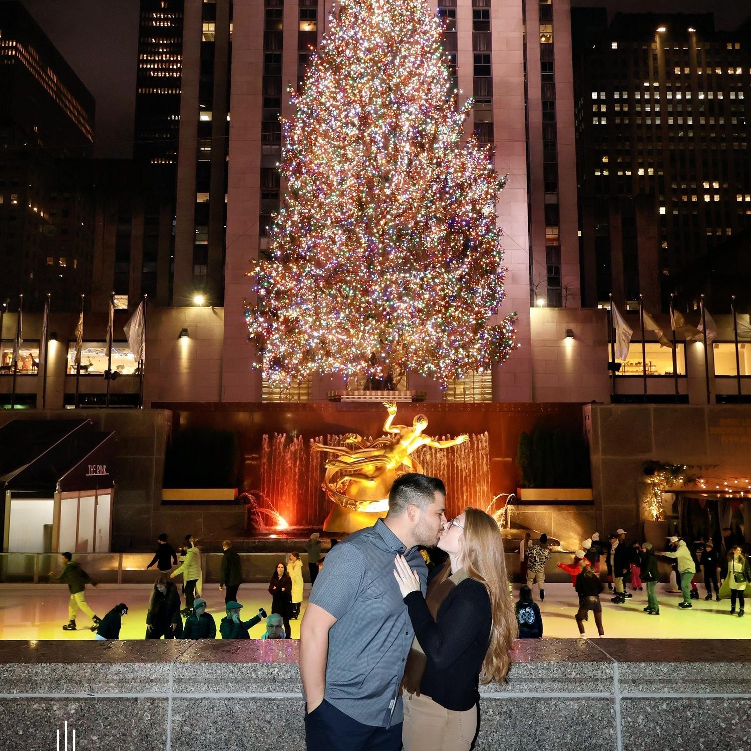 Rockefeller Center kisses!