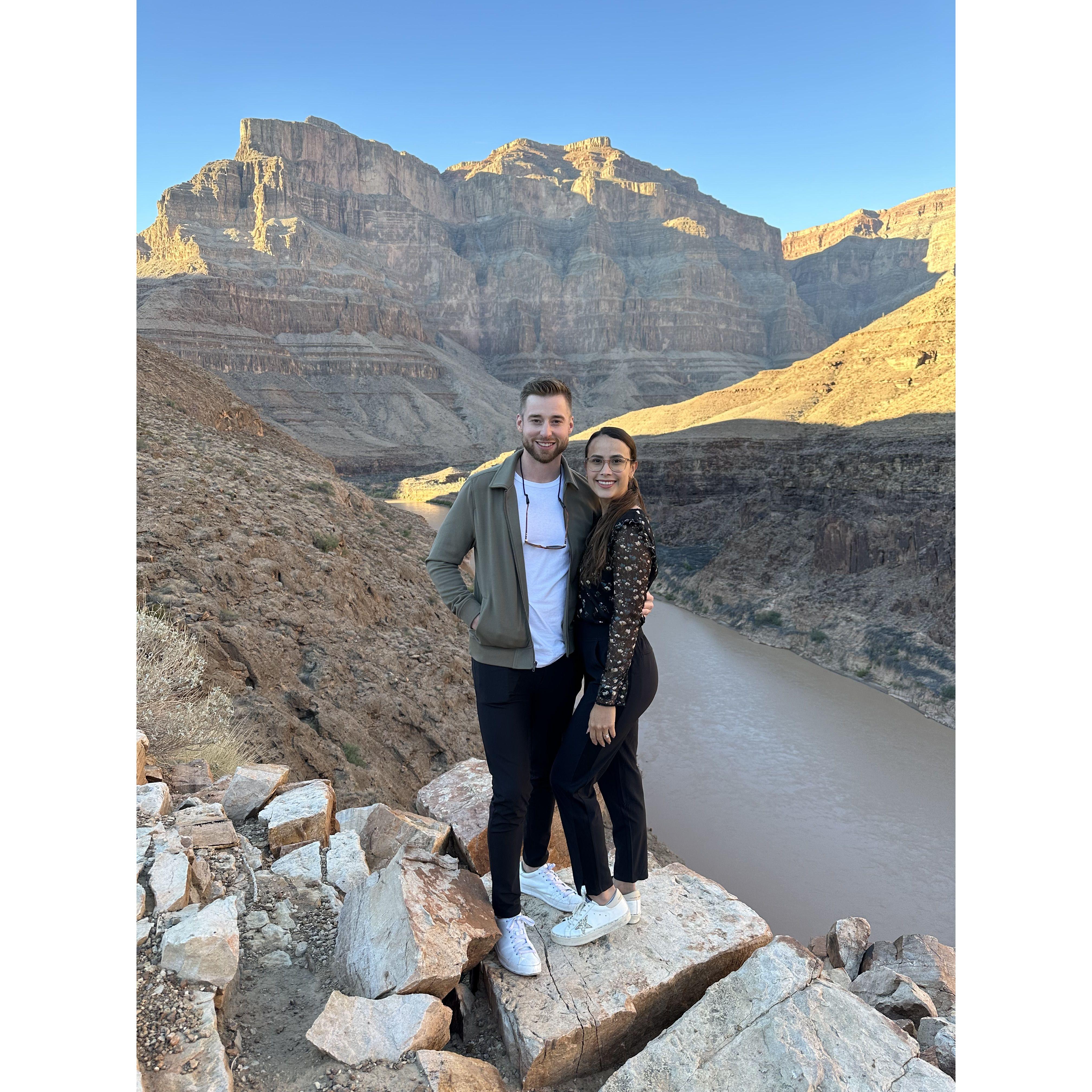 Brad and Fabi at the Grand Canyon "Fabi y Brad en el Grand Canyon"