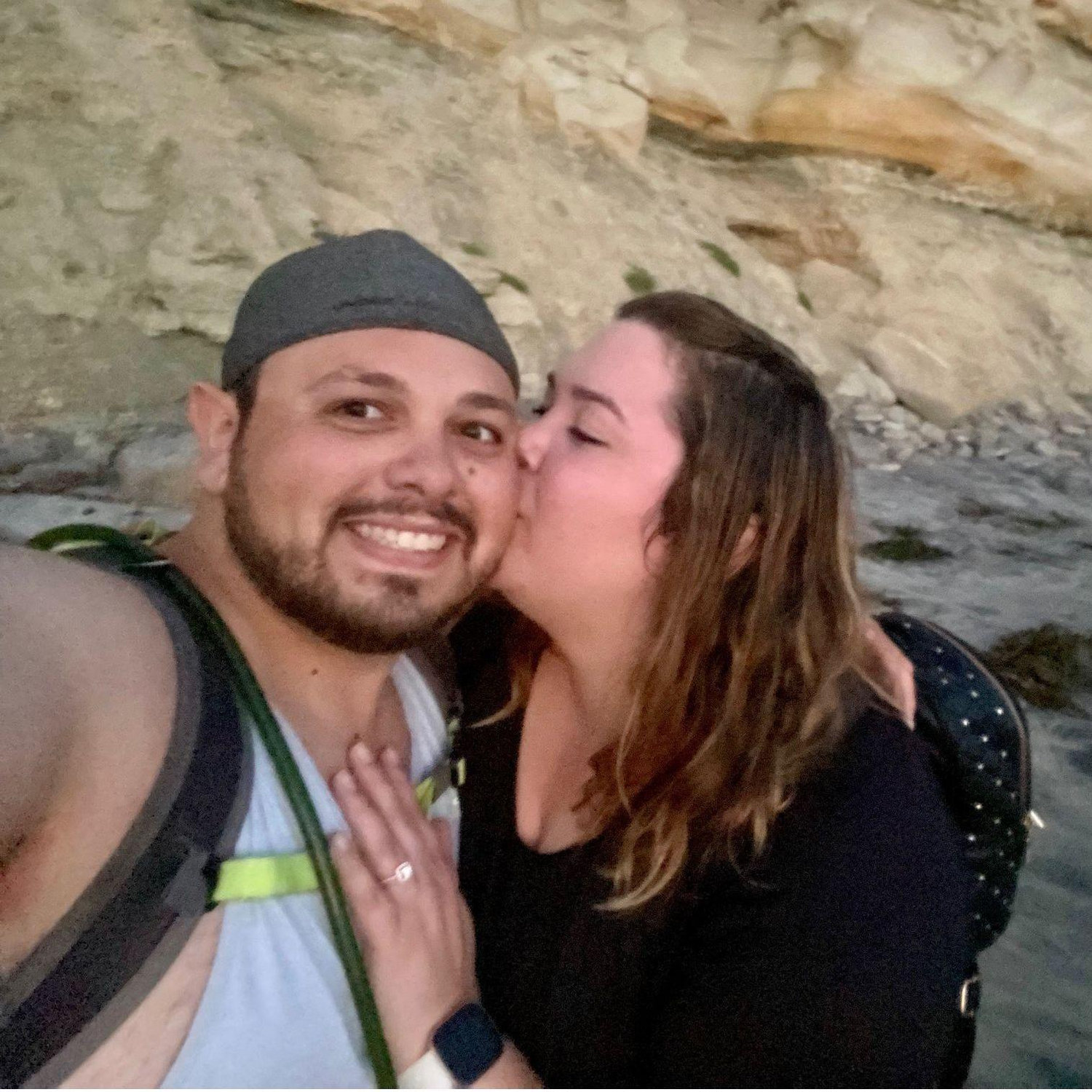 June 10, 2022.
Joe prosed to Ylda at Torrey Pines, CA where they also had their first date.
Joe le pidio matrimonio a Ylda en Torrey Pines, CA donde tambien turvieron su primera cita.