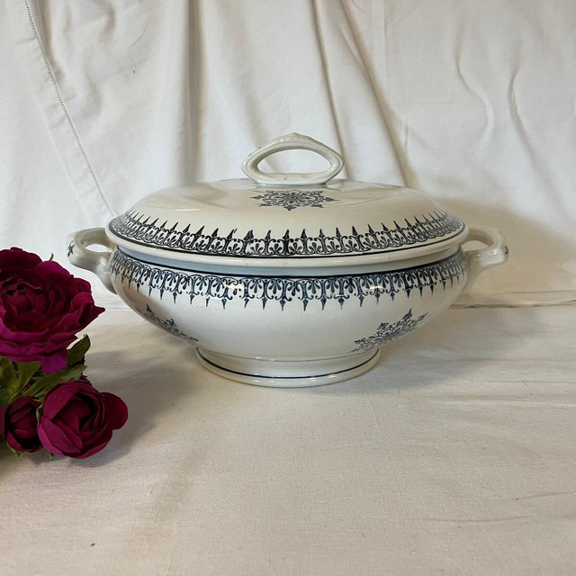 Antique ironware vegetable tureen "Primax" model from the French manufacturer of Saint Amand