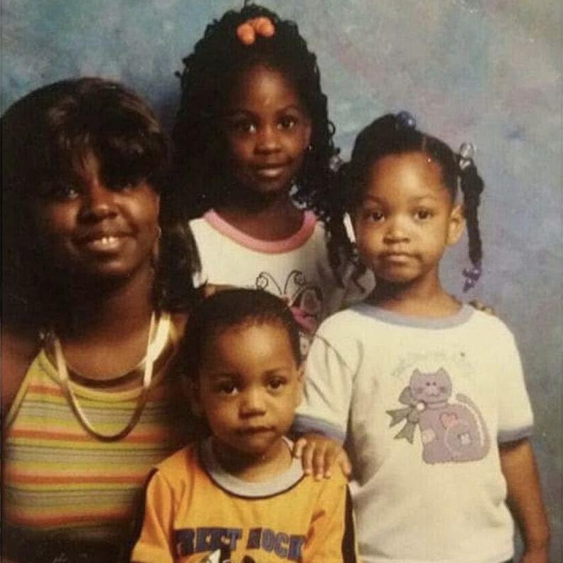 A picture of Shatavia, her mother Kymira, her brother Donta, her sister Shontia