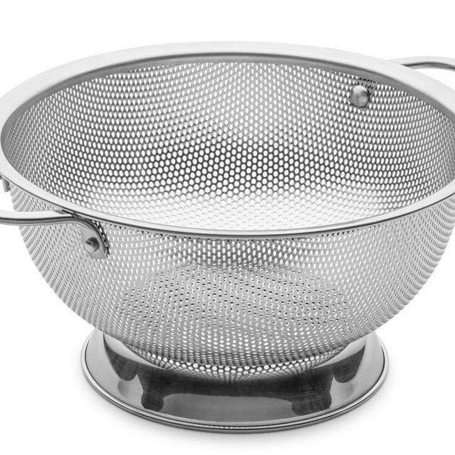 Bellemain Micro-perforated Stainless Steel Colander-Dishwasher Safe (3-Quart)