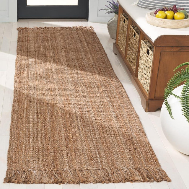 SAFAVIEH Natural Fiber Collection Runner Rug - 2'6" x 8', Tan, Geometric Design, Ideal for High Traffic Areas in Entryway, Kitchen & Bathroom (NFB575A-28)