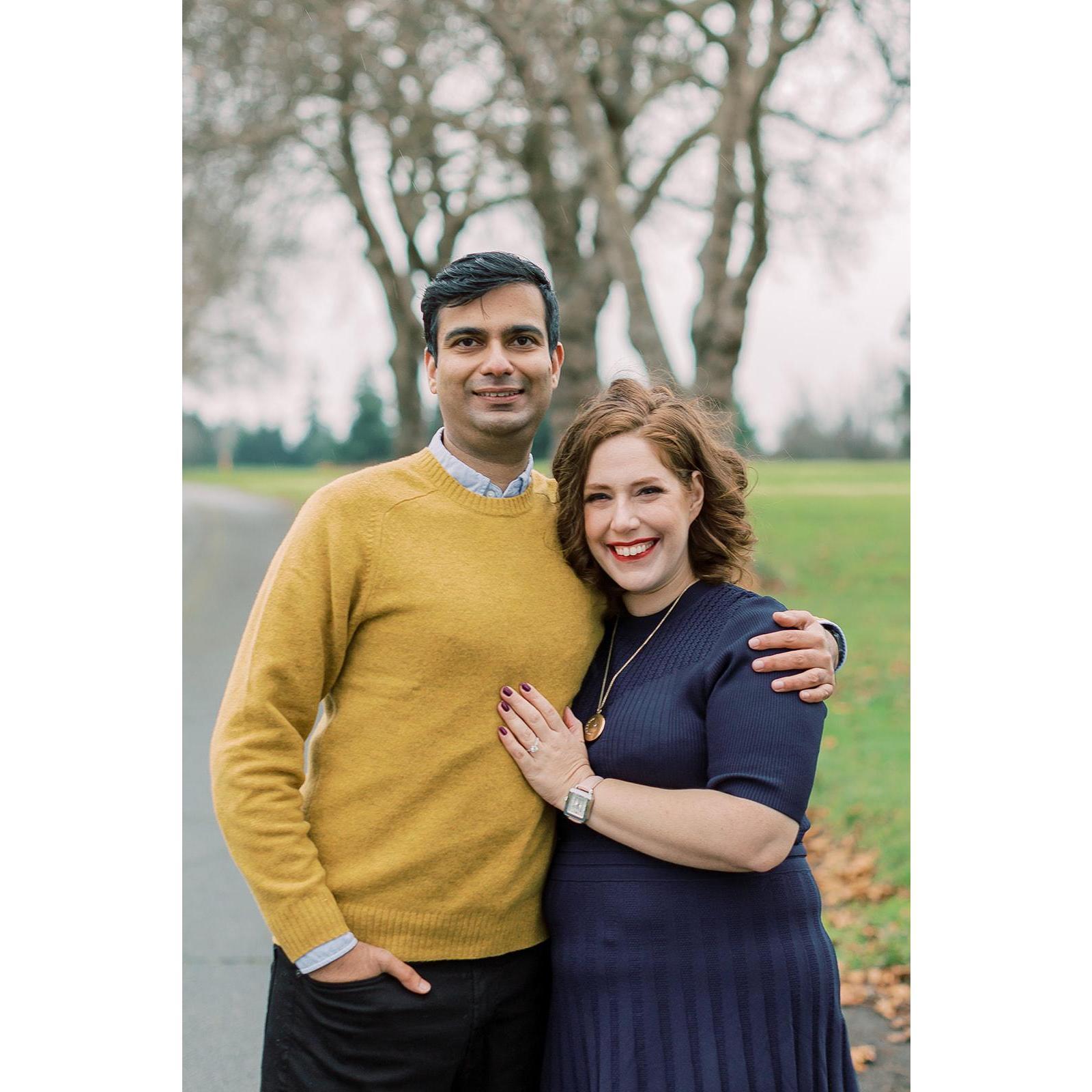 Engagement pictures in Discovery Park in Seattle, Washington. Photographer: Sarah Harris