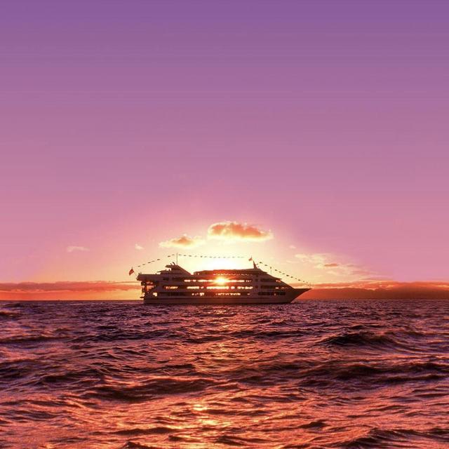 Sunset dinner and cruise-Hawaii