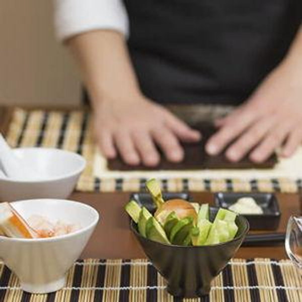 🍣 Sushi-Making Class / Clase de Sushi