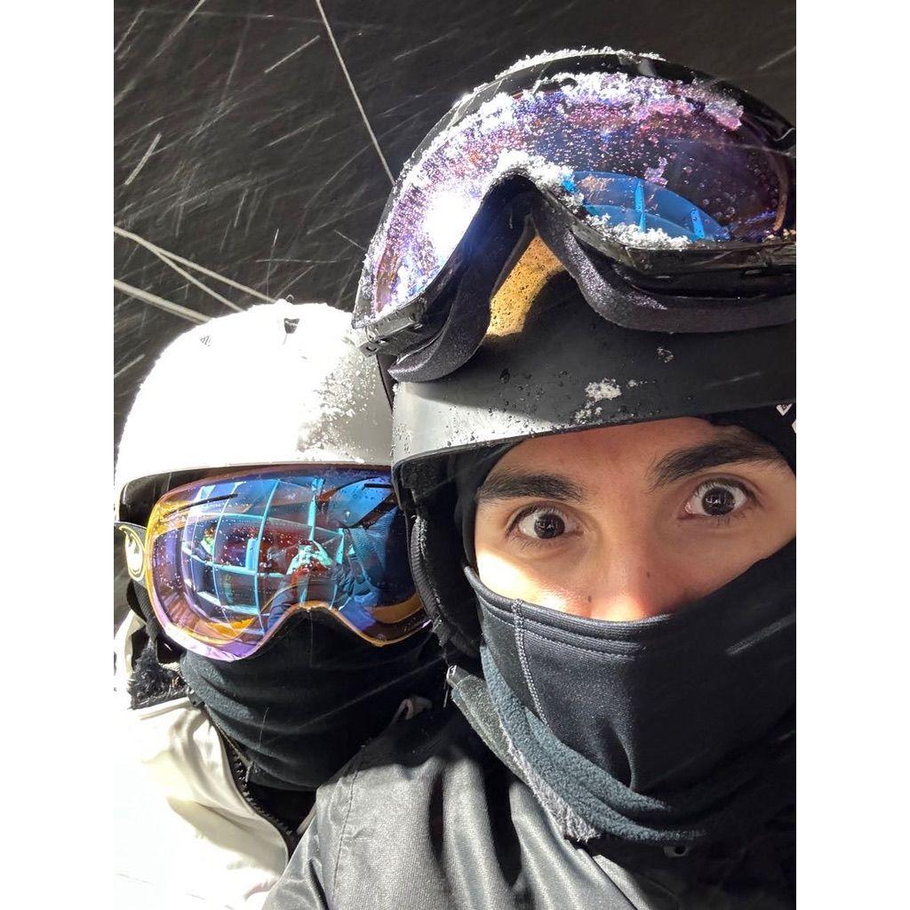 Learning to ski together