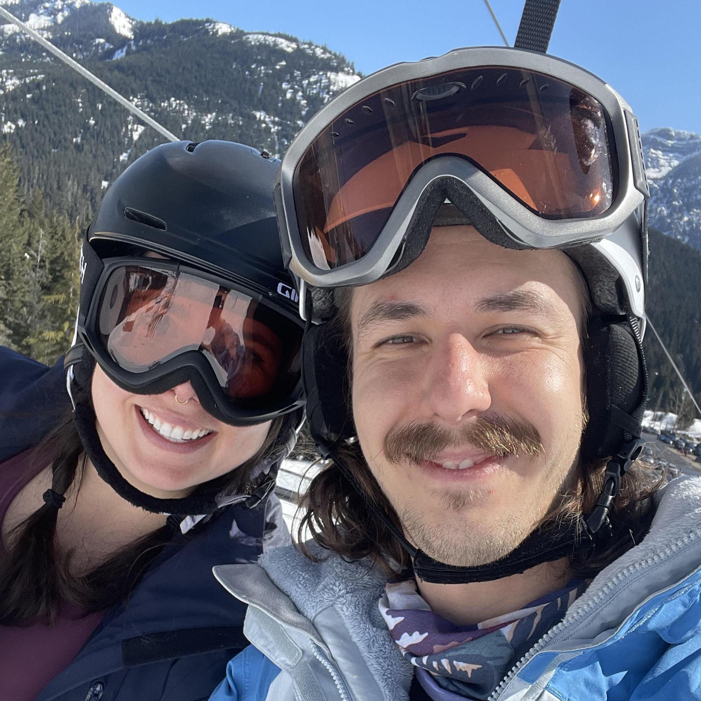 Melina teaches Edú how to ski