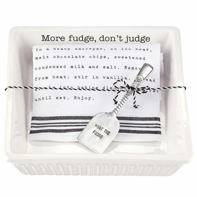 Mud PieFudge Baker With Towel Set