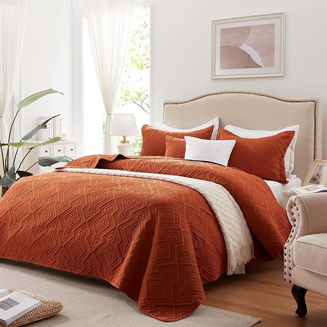 Full/Queen Quilt Set 3 Pieces, Lightweight Burnt Orange/Rust Bedspread-90''x98'', Soft Microfiber Christmas Quilt, Luxurious Warm Coverlet Sets for All Seasons (Includes 1 Quilt, 2 Shams)