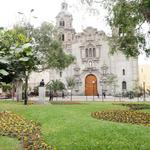 Parque Kennedy - Miraflores Central Park