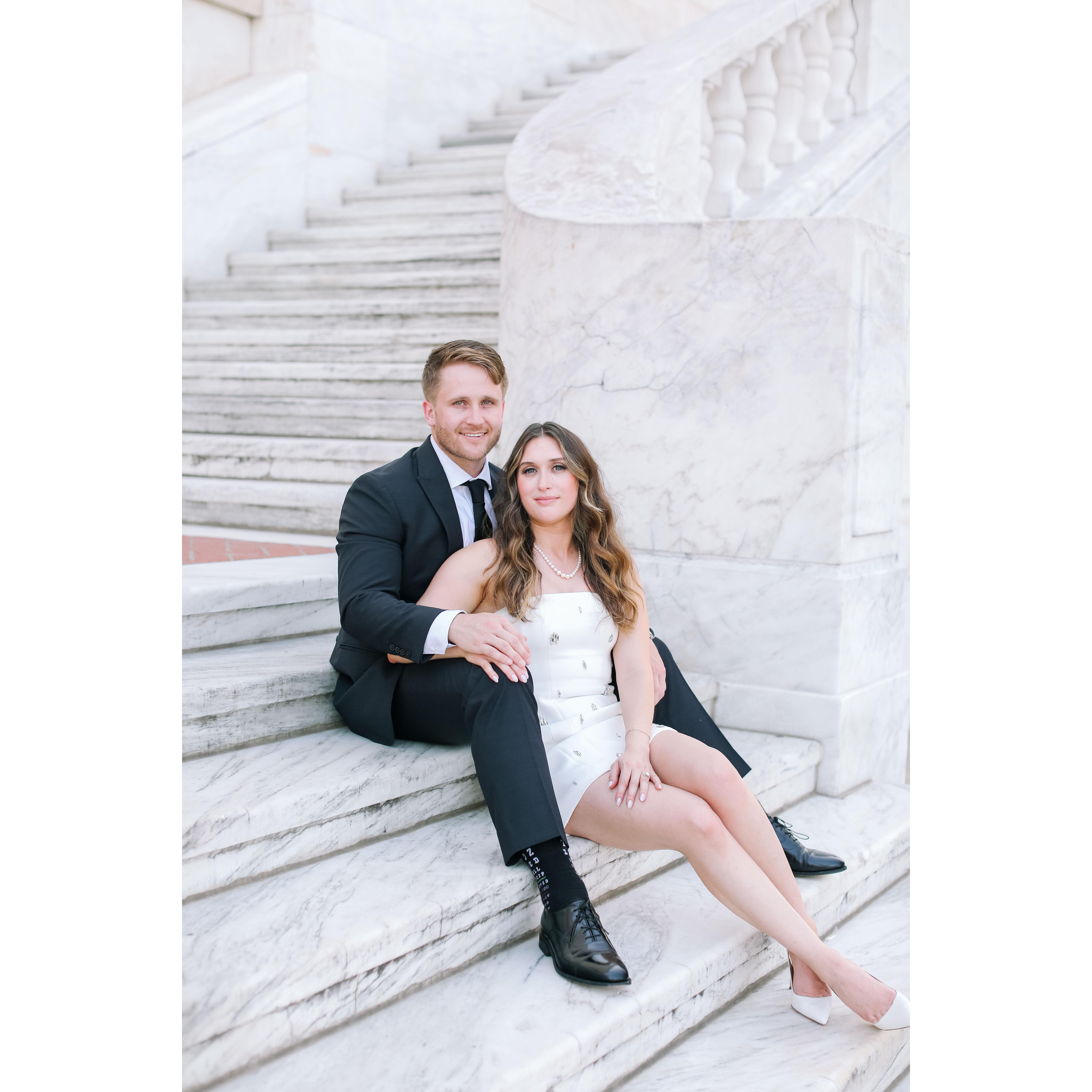 Engagment pictures infront of the Detroit Institute of Art