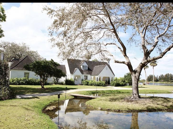 The Wedding Website of Chelsea Taylor and James Hall