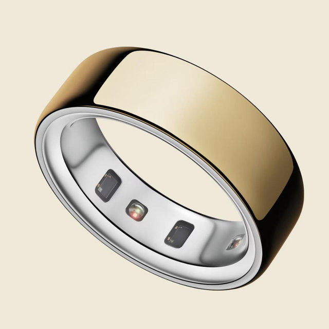 Oura Ring 4 - Gold (Size 6)