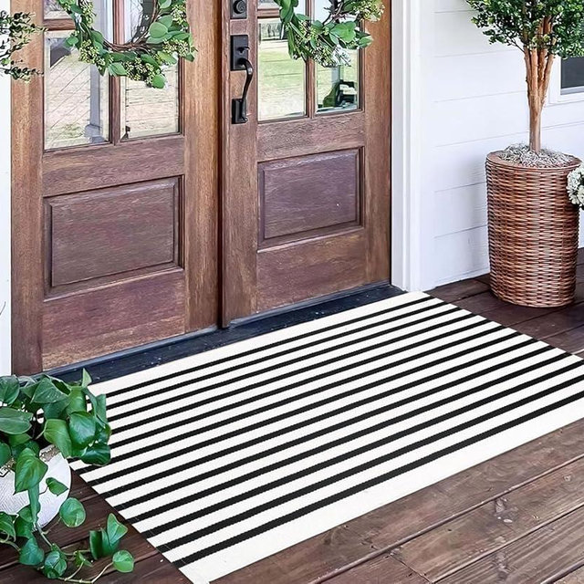 Black and White Striped Outdoor Rug 24'' x 51''Front Porch Rug Hand-Woven Machine Washable Indoor/Outdoor Layered Door Mats for Entryway/Bedroom/Outdoor
