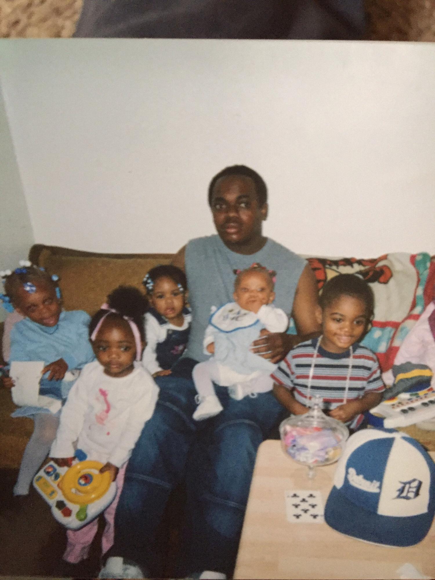 Kyla, Aria, Destiny, Kiana, Lester and dad