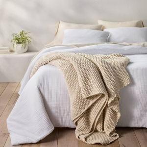 Chunky Knit Bed Blanket in Natural (Queen)