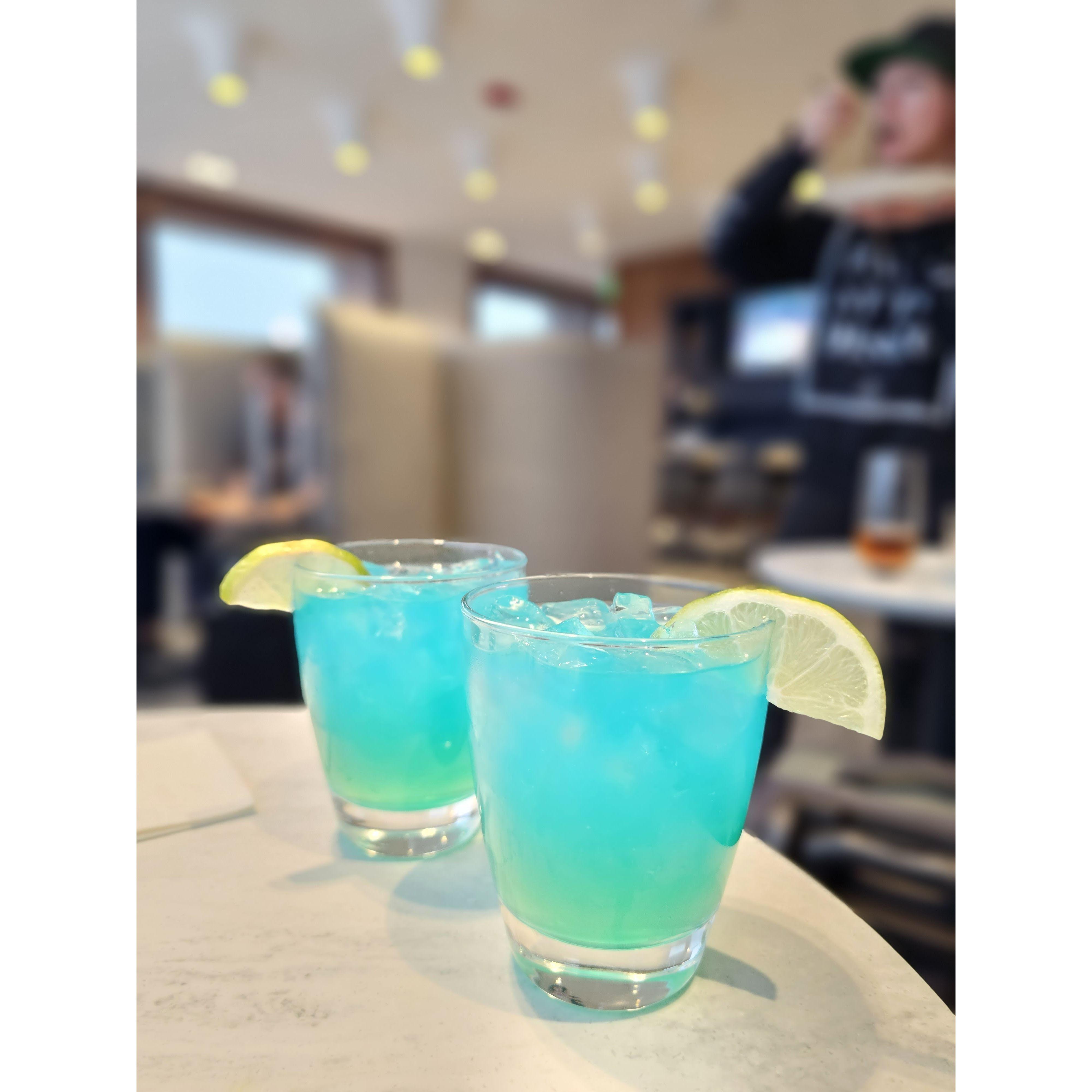 A Mountain Dew cocktail. Courtesy of the Seattle Airport Lounge. Bc this is high class.
No, I didn't develop it. Yes, I'm also shocked and disappointed in myself for not developing it.