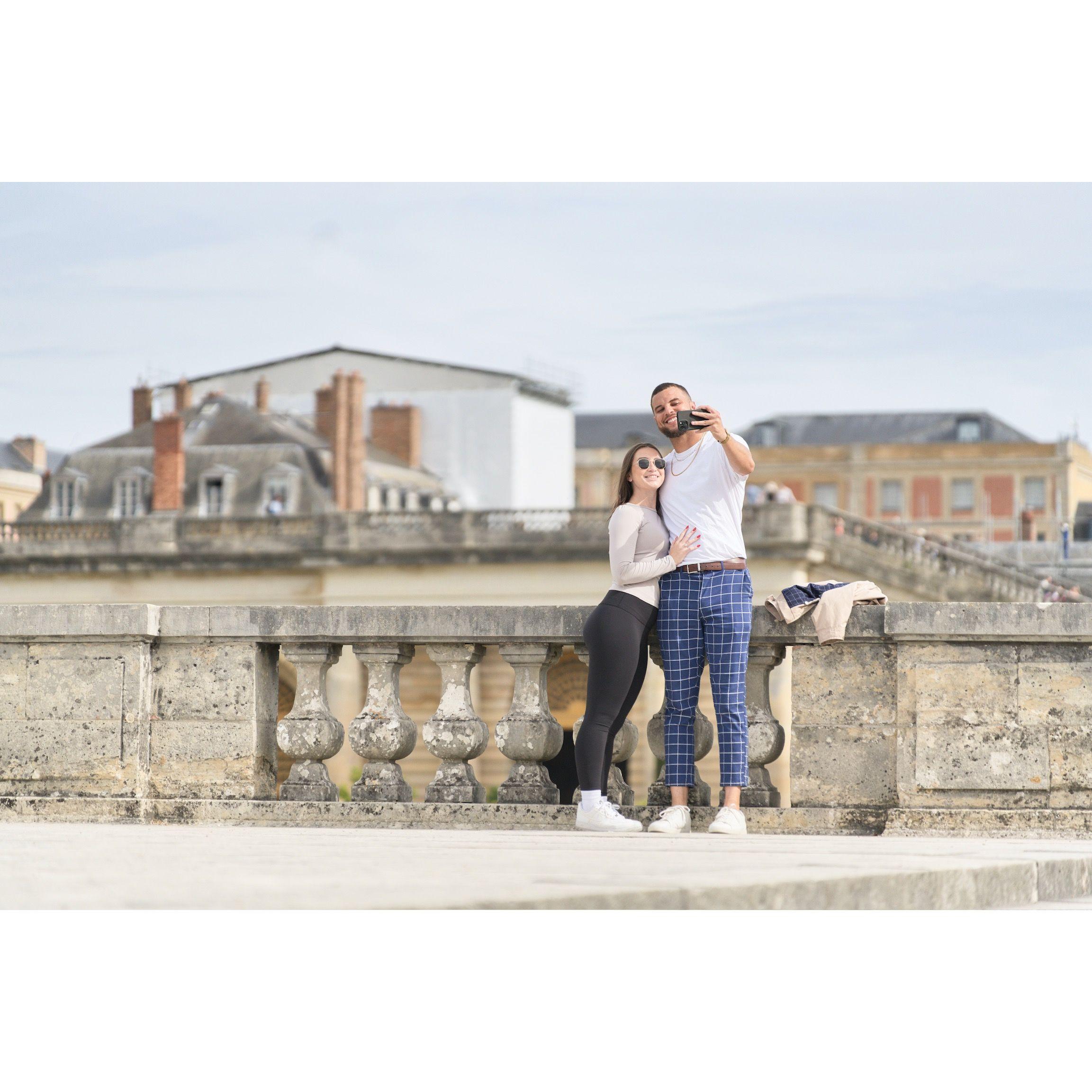 Selfies were happening all trip, so Kahlil asking for one in front of the palace seemed normal...