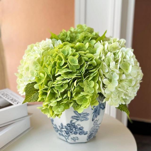 YalzoneMet Hydrangea Artificial Flower Natural Lifelike Real 21inch Latex Long Stem 2 Light Green+2 Dark Green Hydrangea Flower Bouquets for Home Party Outdoor Wedding Table Centerpiec Decor