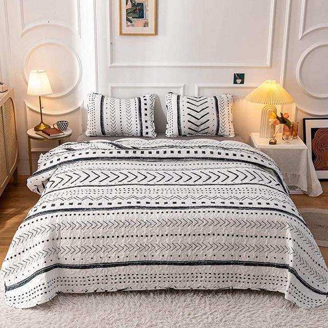 Janzaa Boho Quilt Bedding Bedspread Queen 3 PCS, Microfiber Geometric Quilt Set with Pillow Cases Reversible Coverlet Bedding Set for All Season