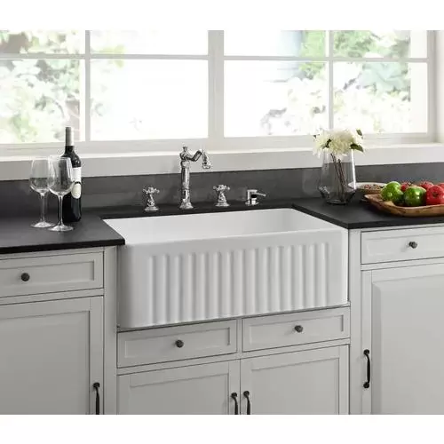 Swiss Madison Delice 18-in x 30-in Glossy White Single Bowl Tall (8-in or Larger) Undermount Apron Front/Farmhouse Commercial/Residential Kitchen Sink