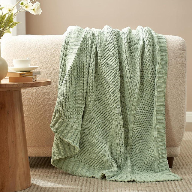 Amélie Home Chenille Knit Throw Blanket for Couch, Chunky Knit Blanket with Chevron Texture Non-Shedding, Decorative Farmhouse Soft Blanket for Home Sofa Chair Bed, Sage Green, 60"x 80"