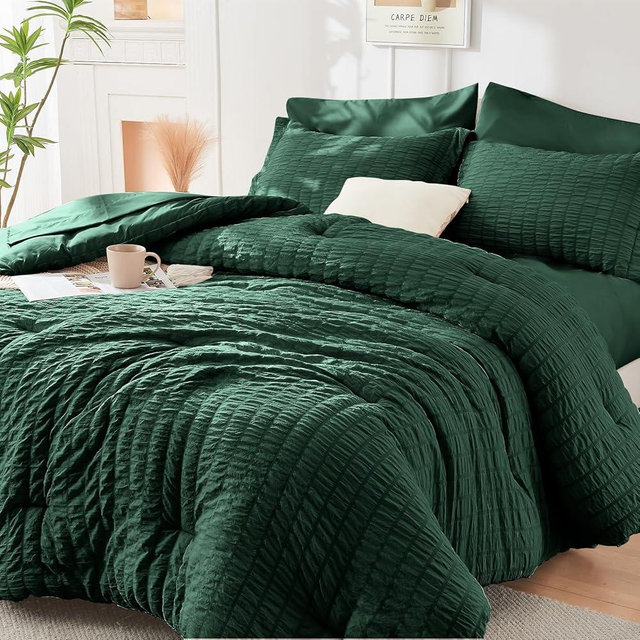 HYMOKEGE Emerald Green King Size Comforter Set Seersucker 7 Pieces, All Season Luxury Bed in a Bag for Bedroom, Bedding Set with Comforter, Sheets, Pillowcases & Shams