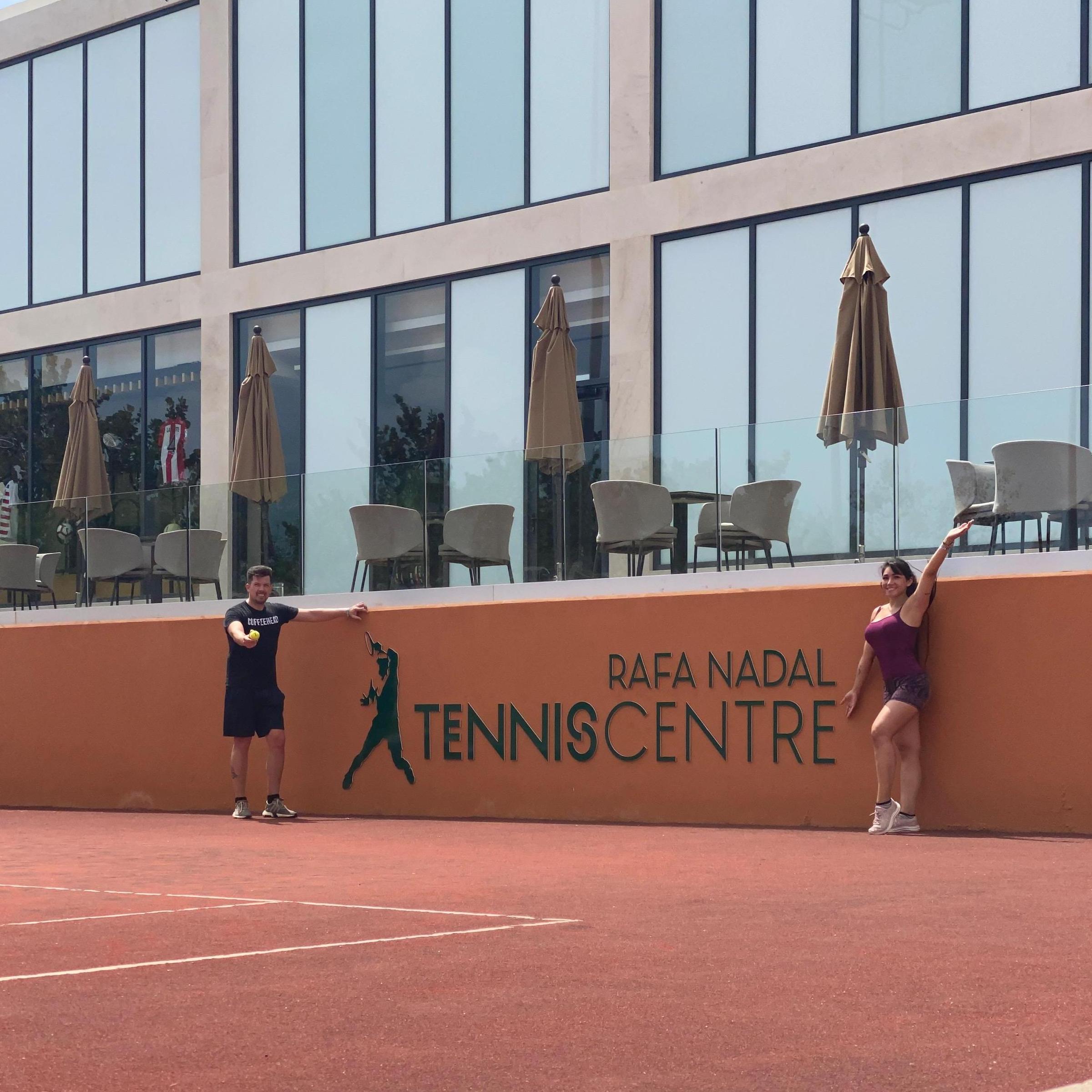 Adivinen quién aprendió a jugar Tenis en el centro de Rafa Nadal 😌