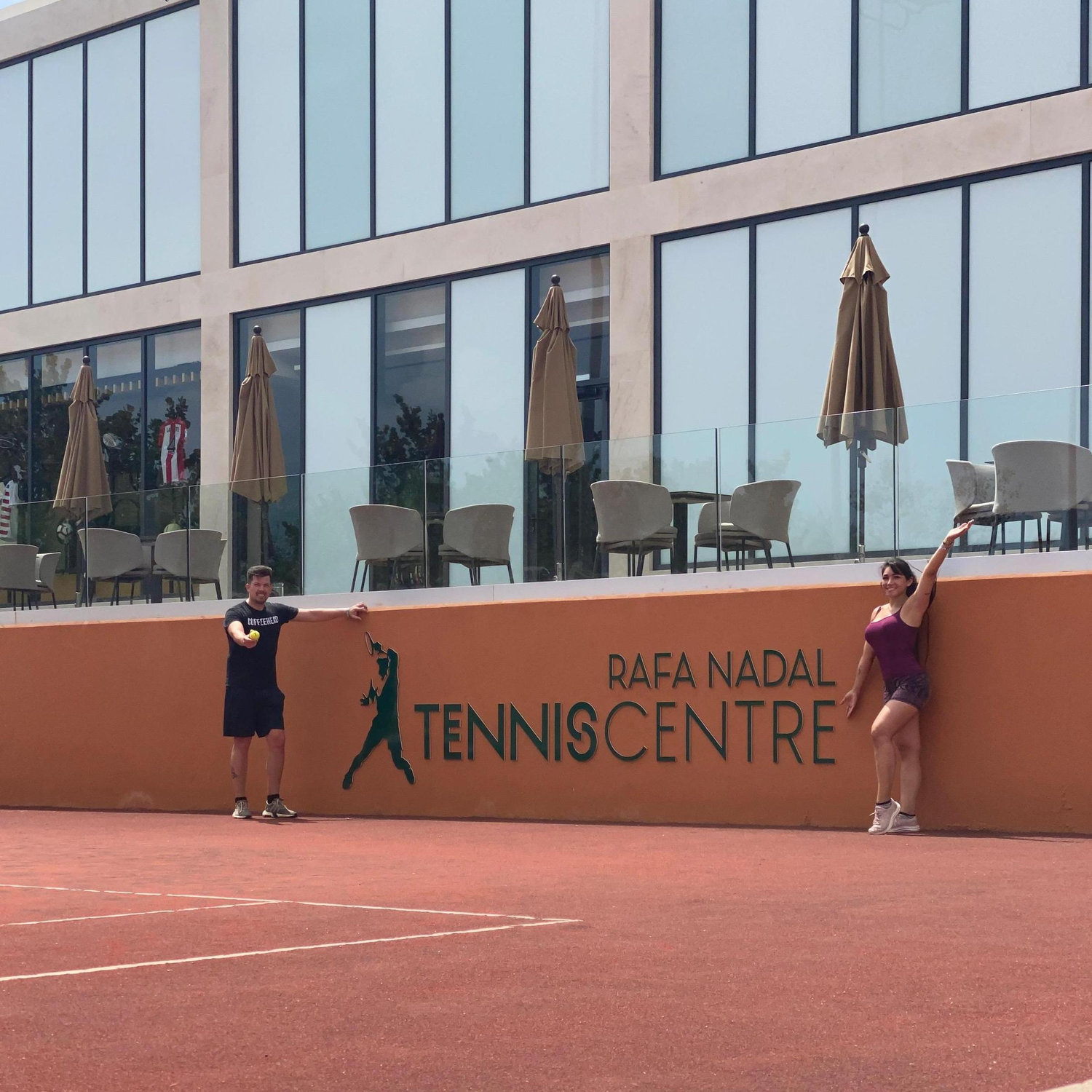 Adivinen quién aprendió a jugar Tenis en el centro de Rafa Nadal 😌