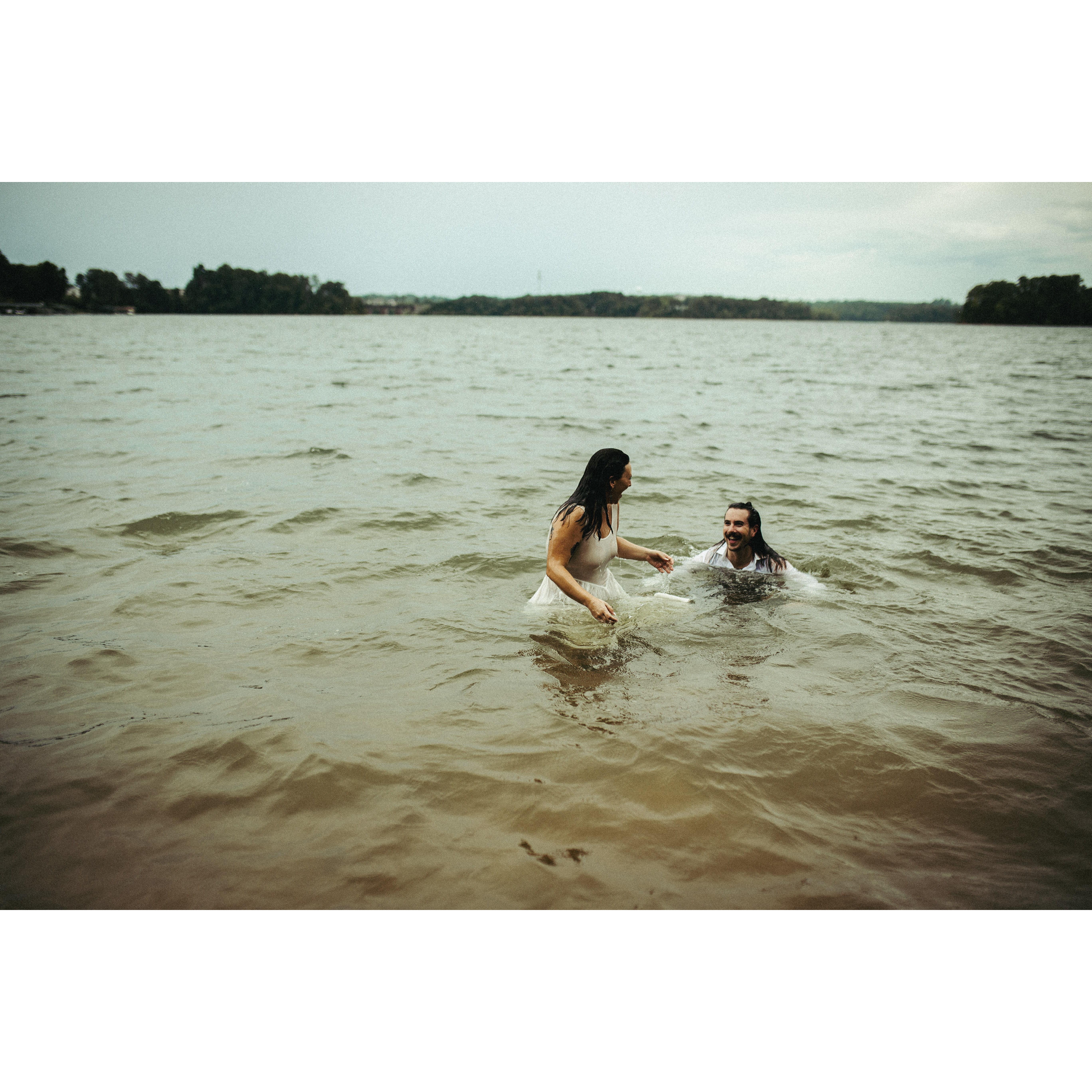 Engagement photos at Lake Hartwell