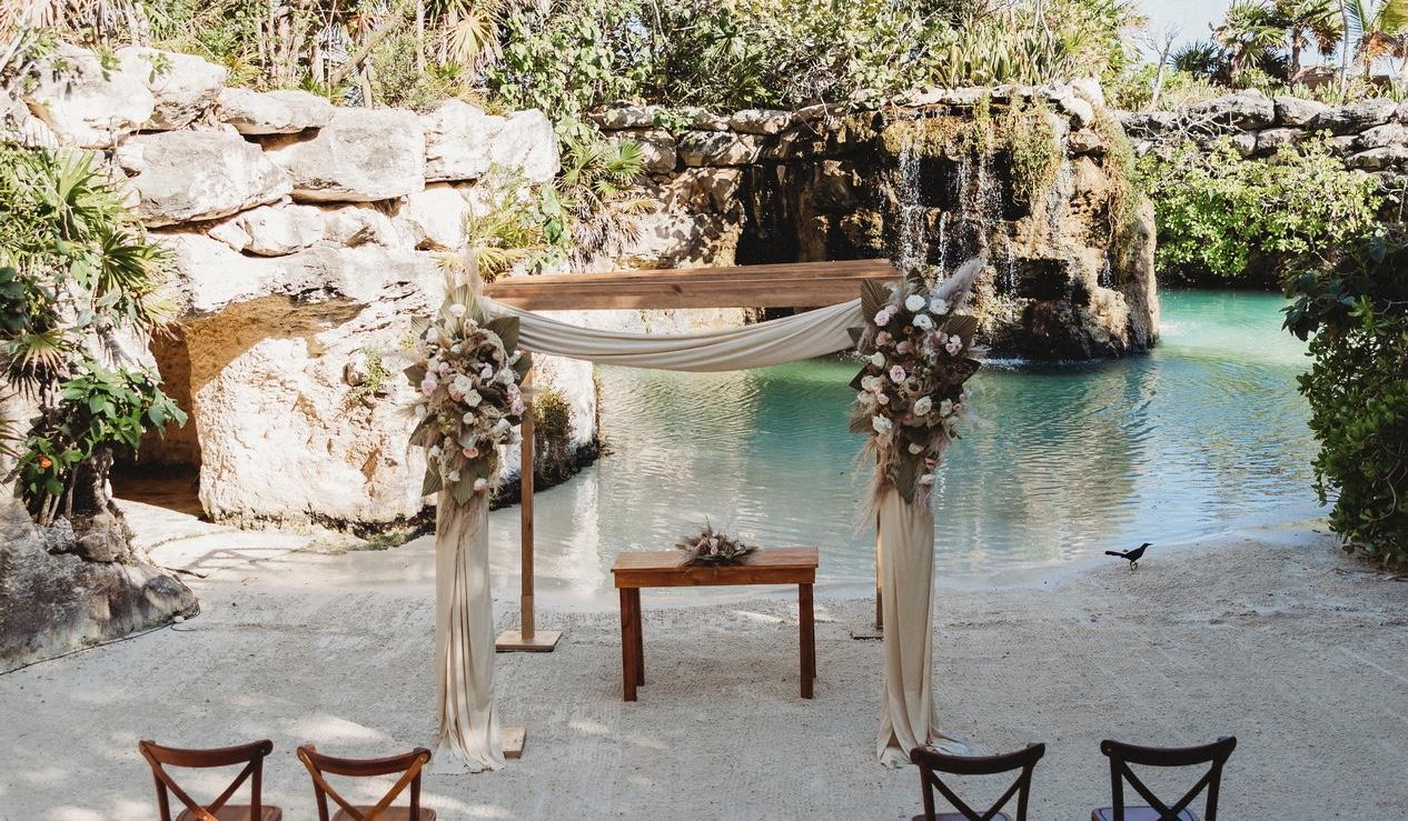 The Wedding Website of Krystel Badajoz and Michael Peary