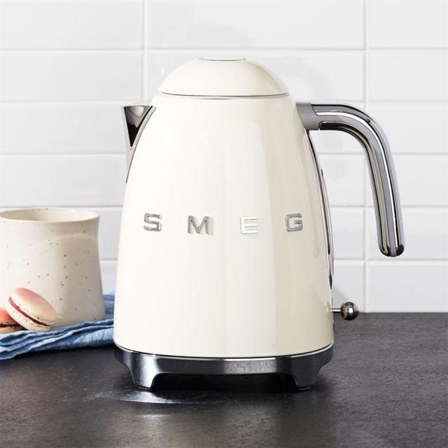 Smeg Cream Retro Electric Kettle