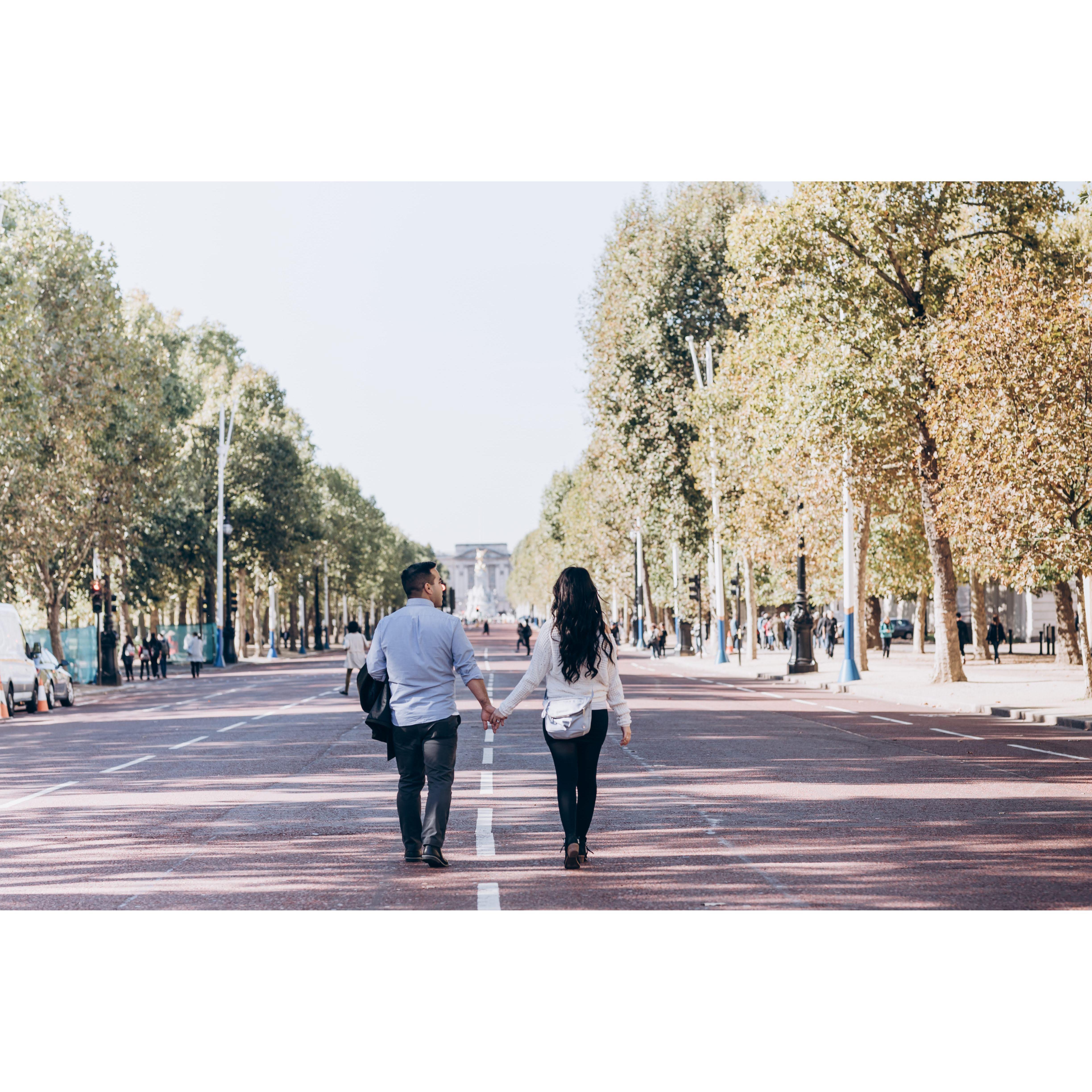 Walking to Buckingham Palace