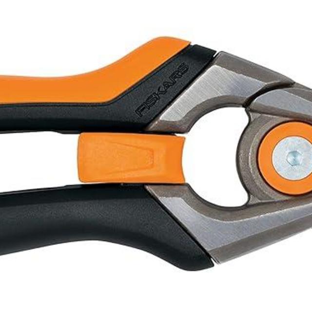 Fiskars Forged Pruner with Replaceable Blade