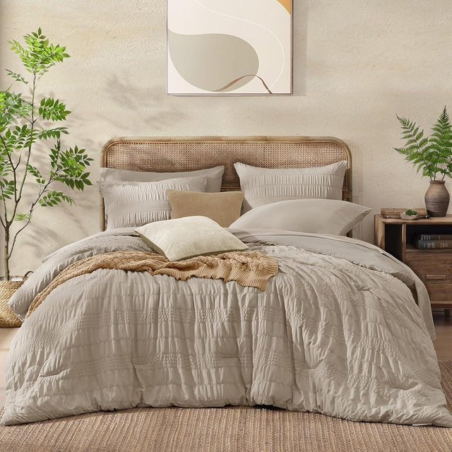 CASAAGUSTO King Size Comforter Set, 7 Pieces Oatmeal Seersucker Bed in a Bag King Soft All Seasons, Bedding Sets King with Comforter, Flat Sheet, Fitted Sheet, 2 Pillow Shams, 2 Pillowcases