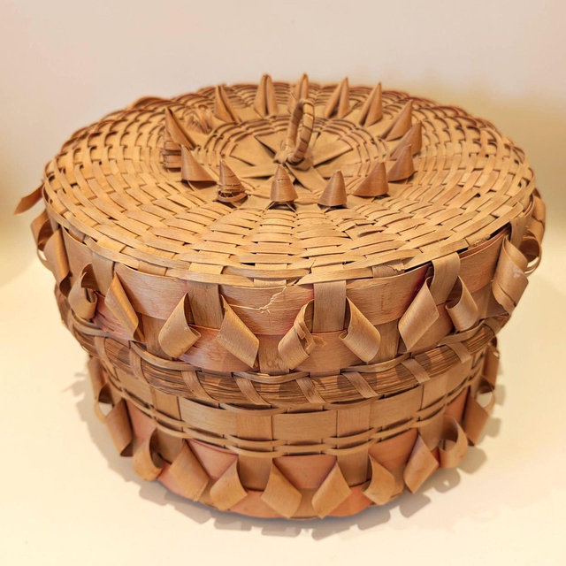 Rare Large Vintage Mi'kmaq Basket – Curly Ash with Jikiji’j Curls – 1950s/60s