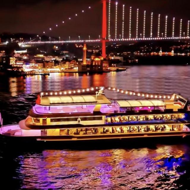 Bosphorus Dinner Cruise / Cena crucero por el Bósforo