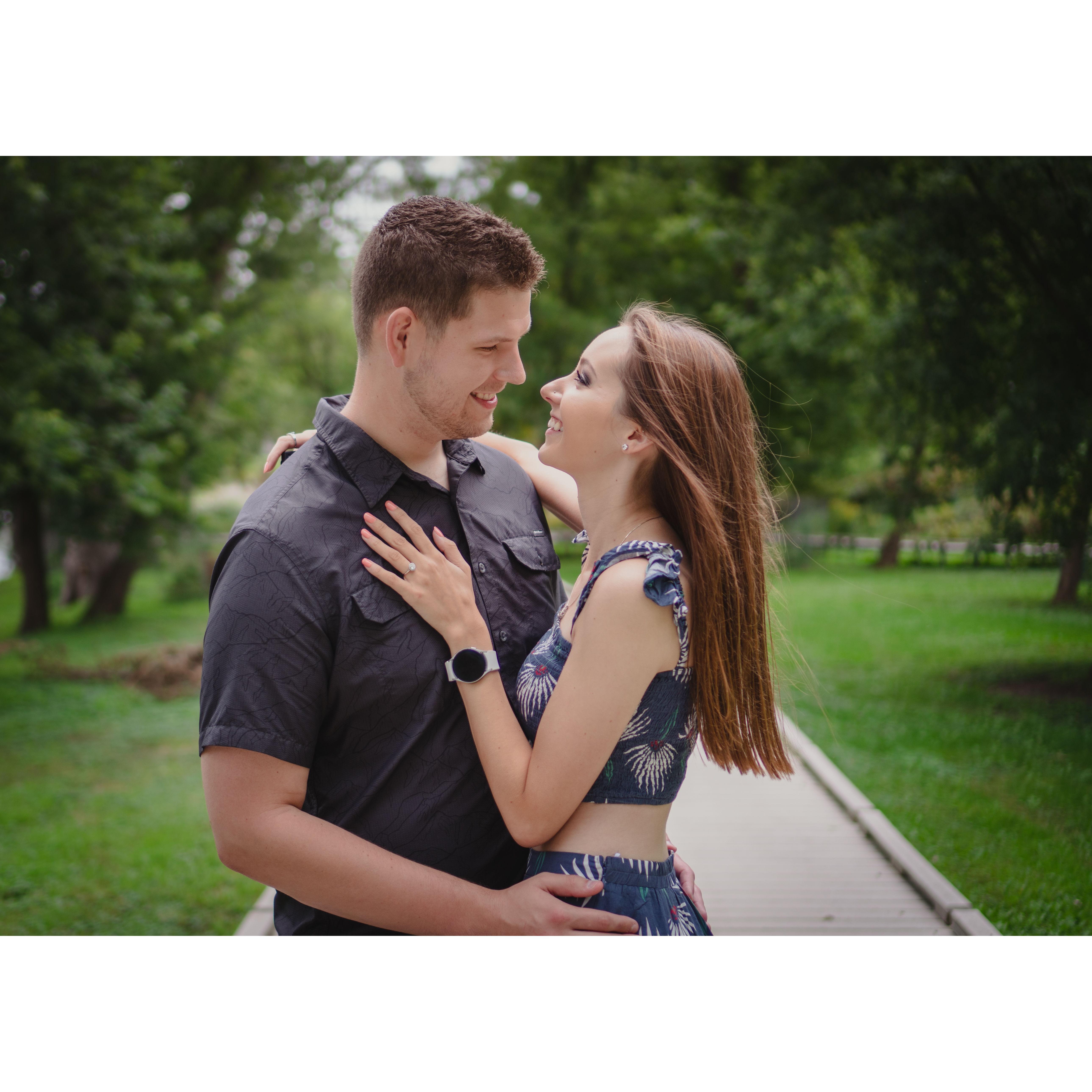 Engagement Photos in Settlers Park (Mequon/Thiensville, WI)