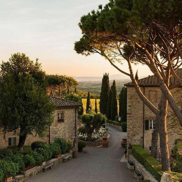 Day Trip to a Tuscan Hill Town