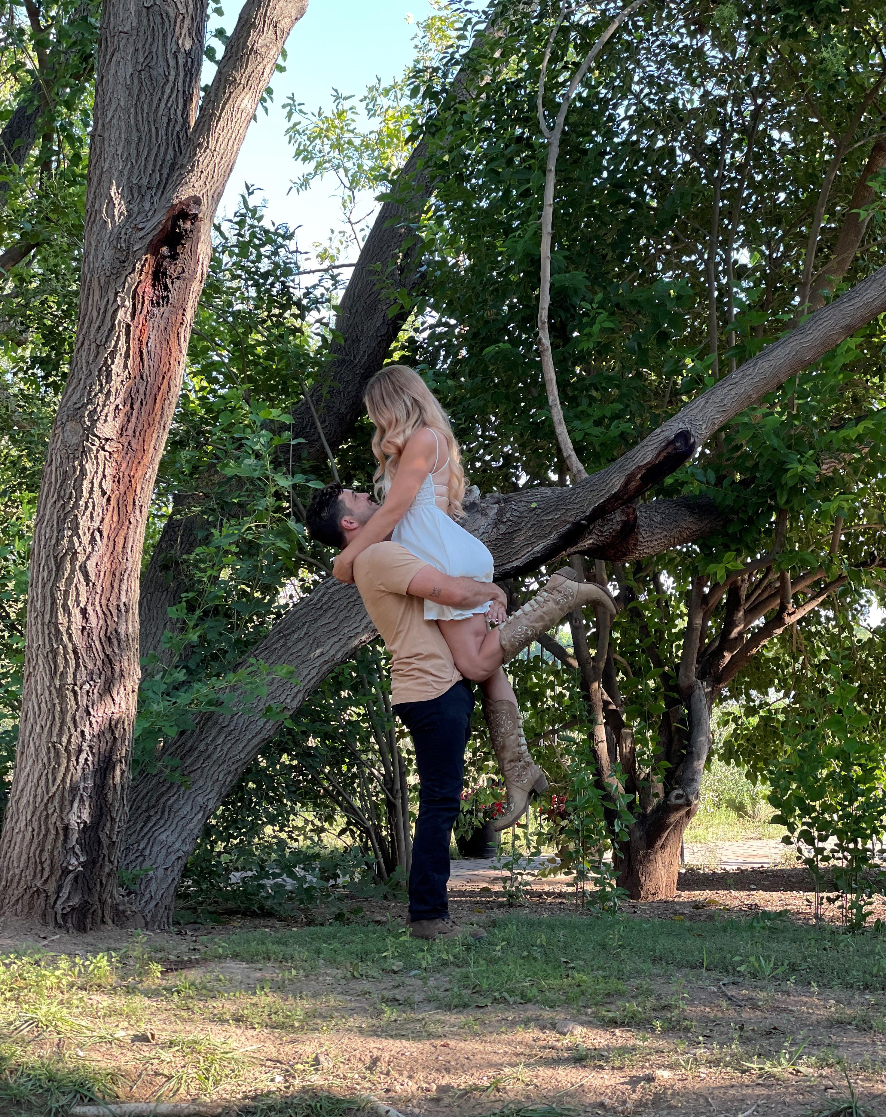 The Wedding Website of Chelsea Mellor and Lennon Gregory