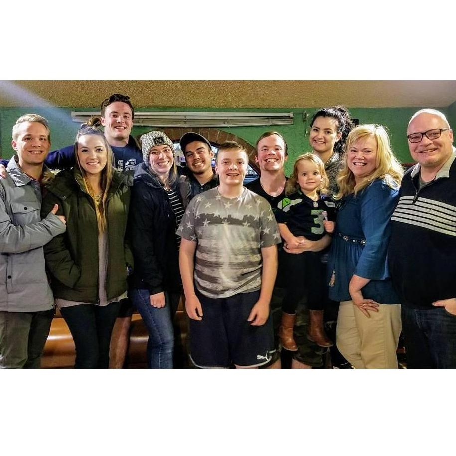 The first time Joshua met all of Jenae's family! (a niece and nephew have been added on this side of the family since this photo was taken!)