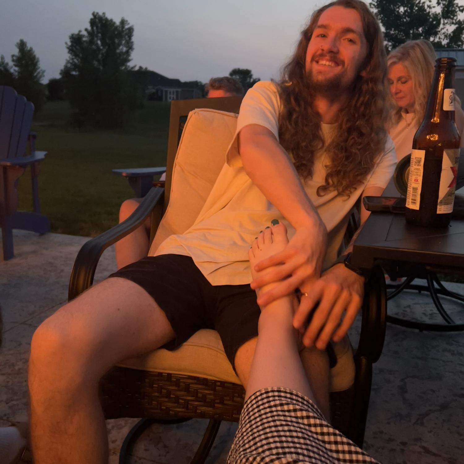 Always willing to rub my feet 🥹