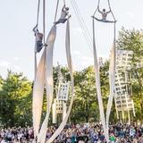 MONTRÉAL COMPLÈTEMENT CiRQUE
