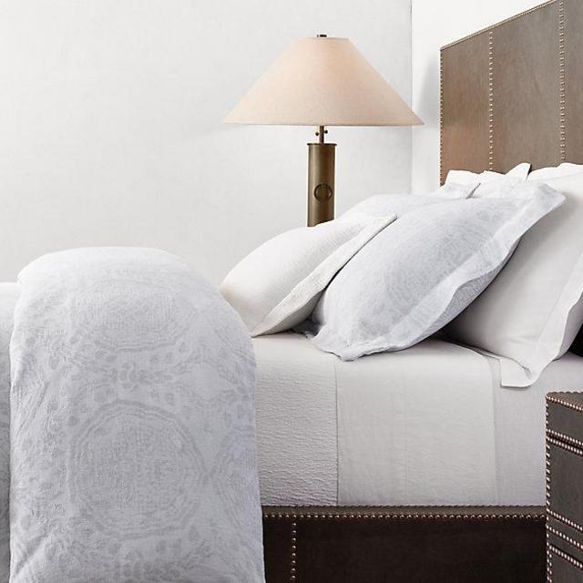 Castillo Medallion Cotton-Linen Duvet Cover, White/Mist Color, Queen Size