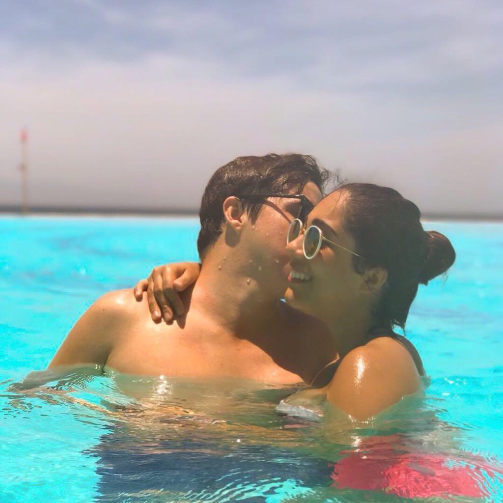 Compartiendo momentos juntos en la playa☀