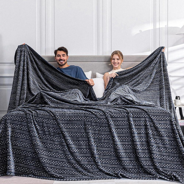 Serenhom Soft Cozy 120x120 Inches Seamless Oversized King Fleece Blanket, 3D Jacquard Decorative Giant 10'x10' California King Blanket Extra Large Blanket for Bed,Sofa,Couch,Travel, Dark Grey Chain