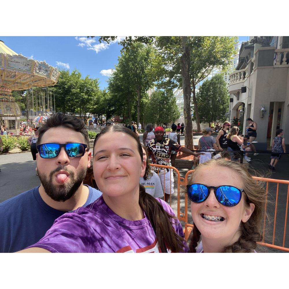 Katherine Usher and Dylan Estrella's Wedding Website, image size:1000x1000