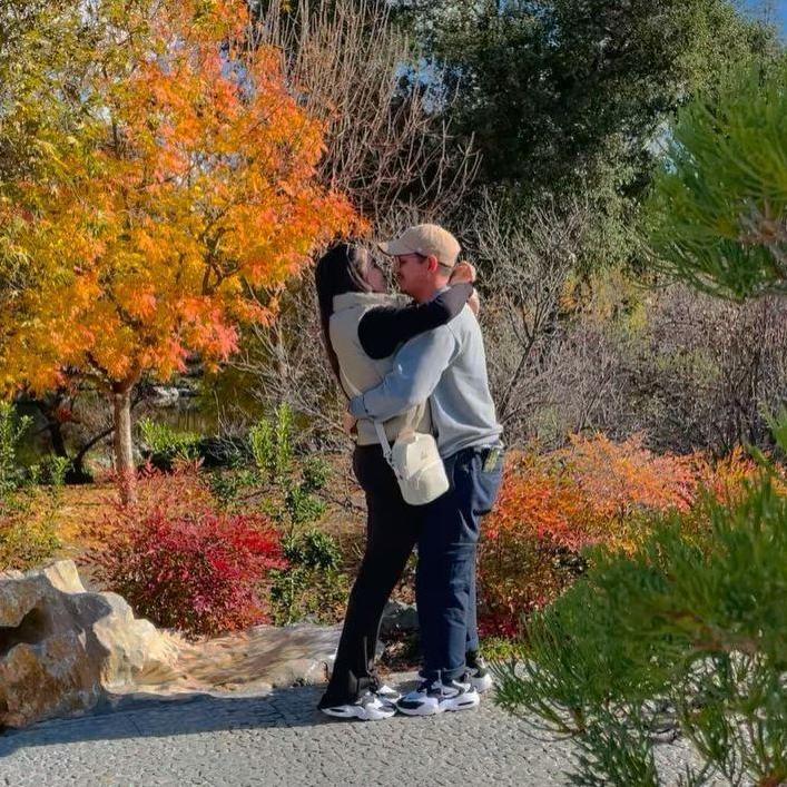 And on December 2021, we got engaged in the Huntington Library in California, after 3.5 years of being together.