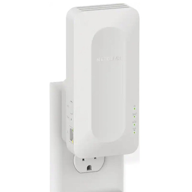 NETGEAR - AX3000 Dual-Band Wi-Fi 6 Wall Plug Range Extender - White